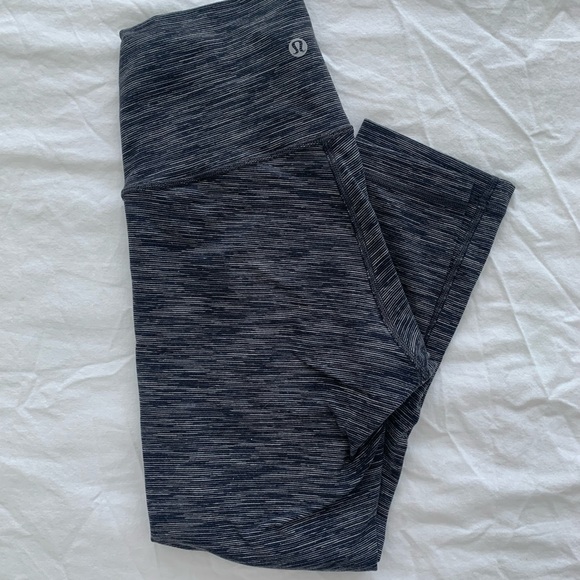 Lululemon Wunder Under mid calf - Picture 3 of 3